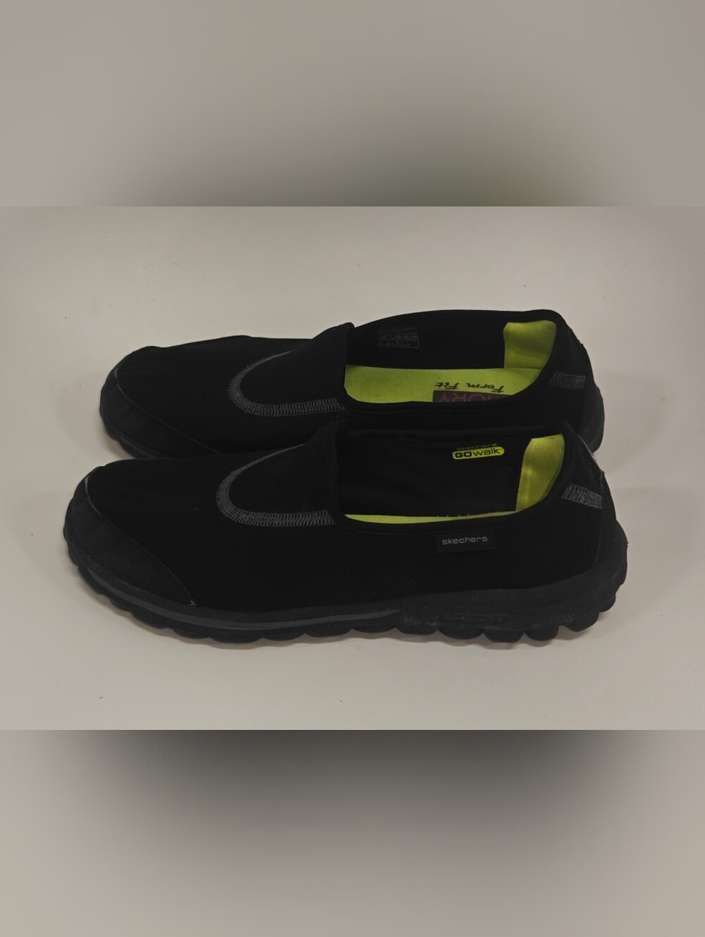 Skechers GOwalk Memory Foam Women’s 9.5 Black Slip On Walking Shoes Comfort Snea